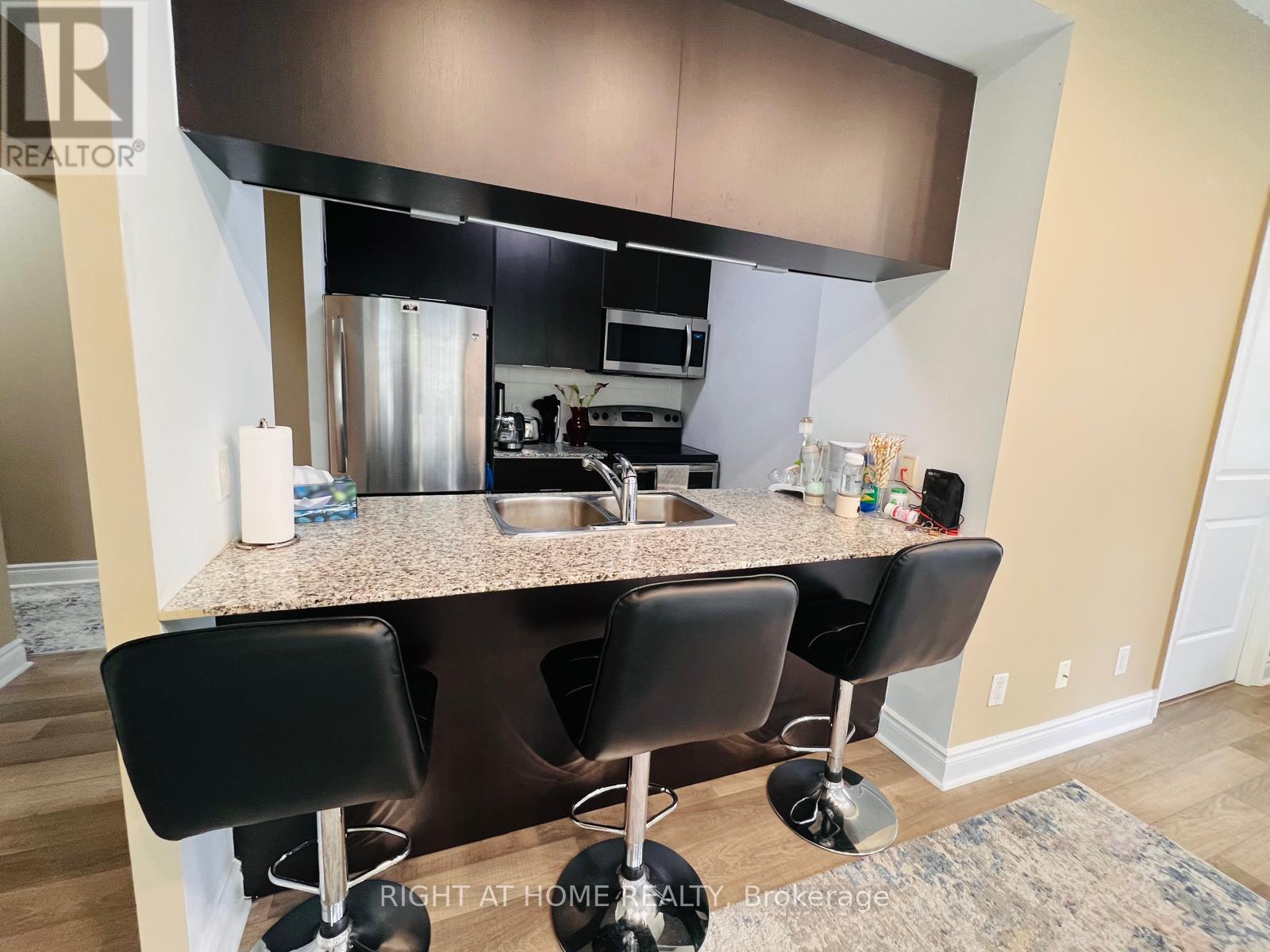 216 - 16 Brookers Lane, Toronto, Ontario  M8V 0A5 - Photo 6 - W12455065