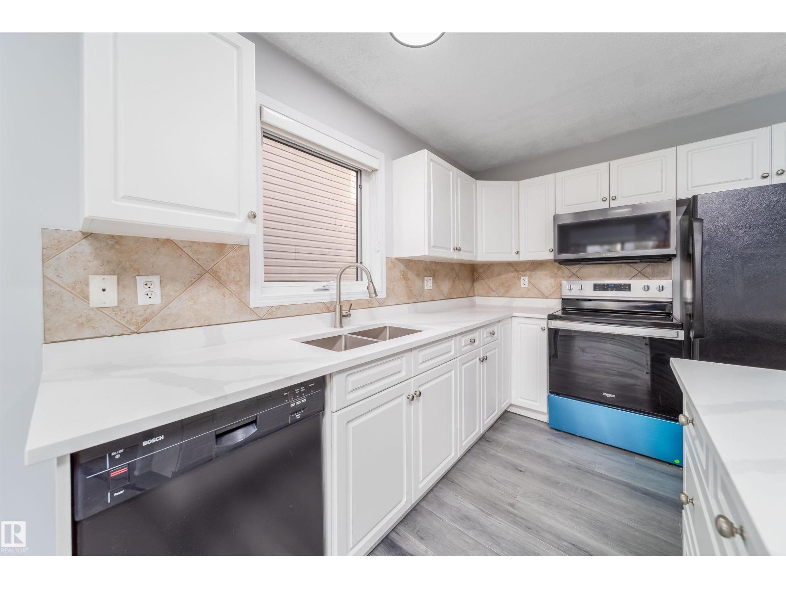 #32 120 Magrath Rd Nw, Edmonton, Alberta  T6R 0C6 - Photo 3 - E4461533