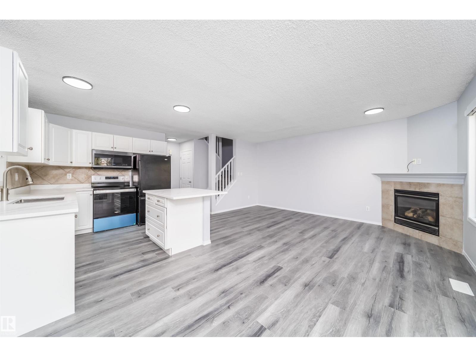 #32 120 Magrath Rd Nw, Edmonton, Alberta  T6R 0C6 - Photo 5 - E4461533