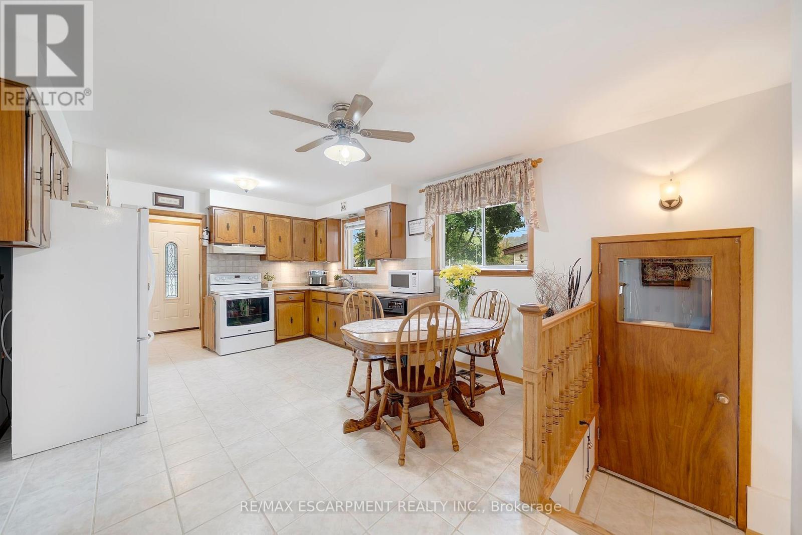 12 Geddes Street, Grimsby, Ontario  L3M 1J4 - Photo 12 - X12455017