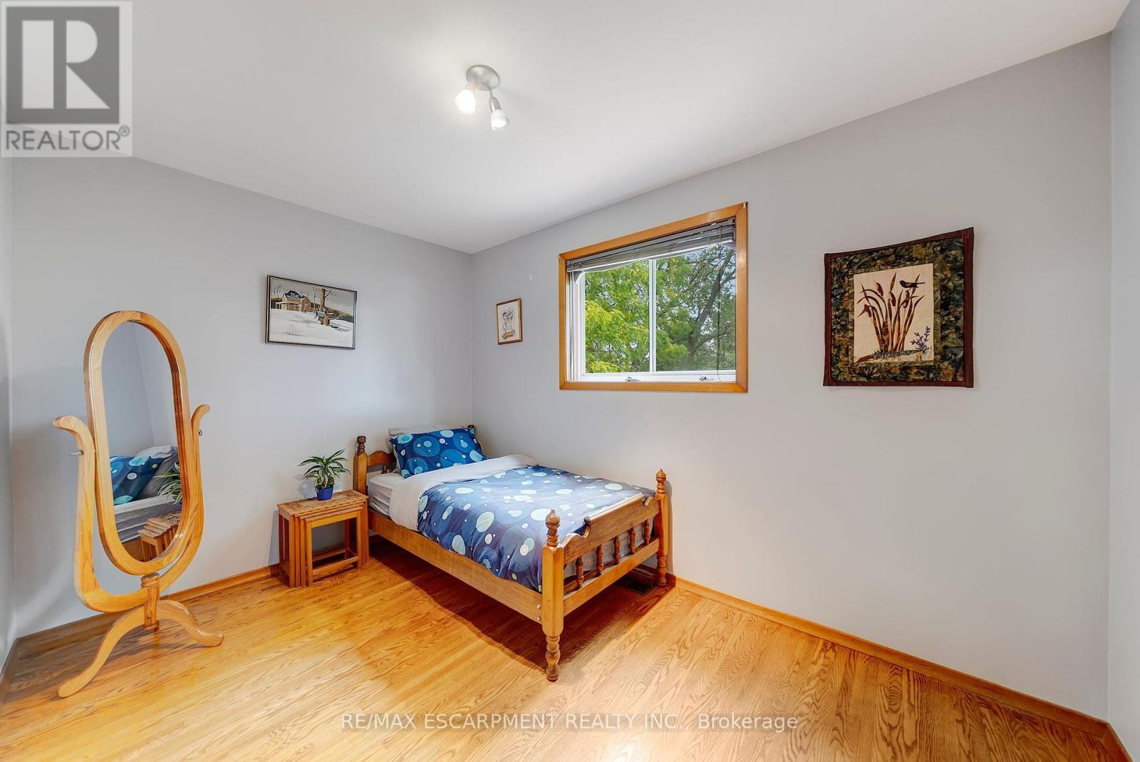 12 Geddes Street, Grimsby, Ontario  L3M 1J4 - Photo 15 - X12455017