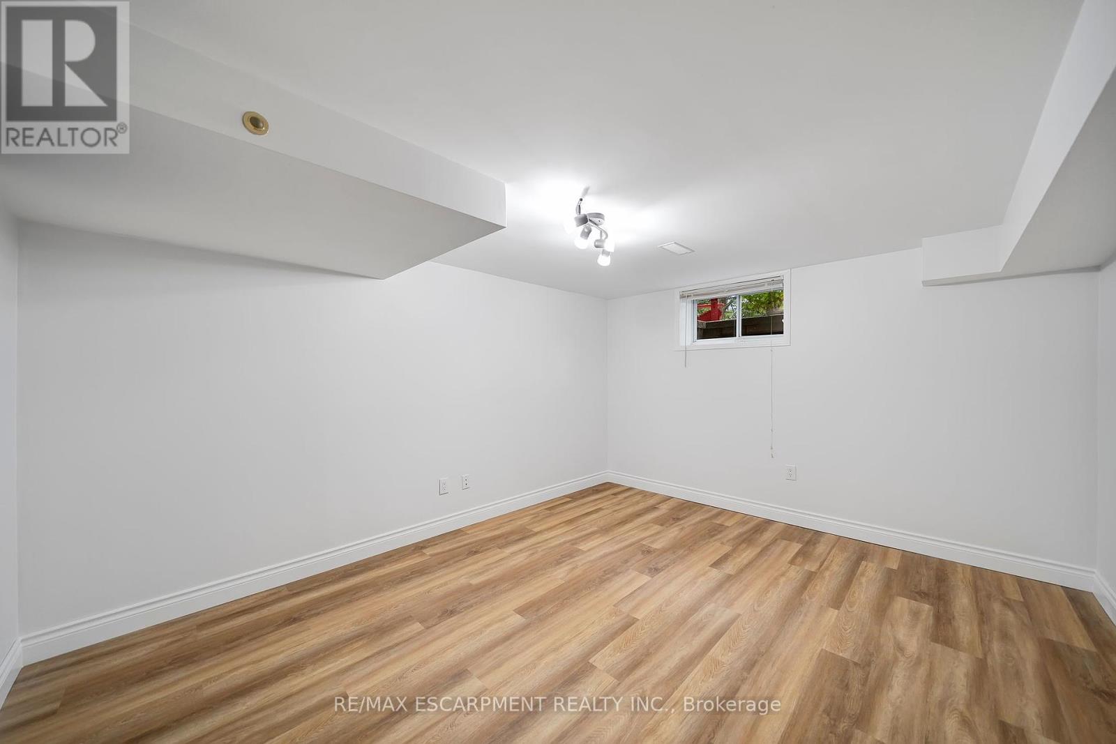 12 Geddes Street, Grimsby, Ontario  L3M 1J4 - Photo 19 - X12455017