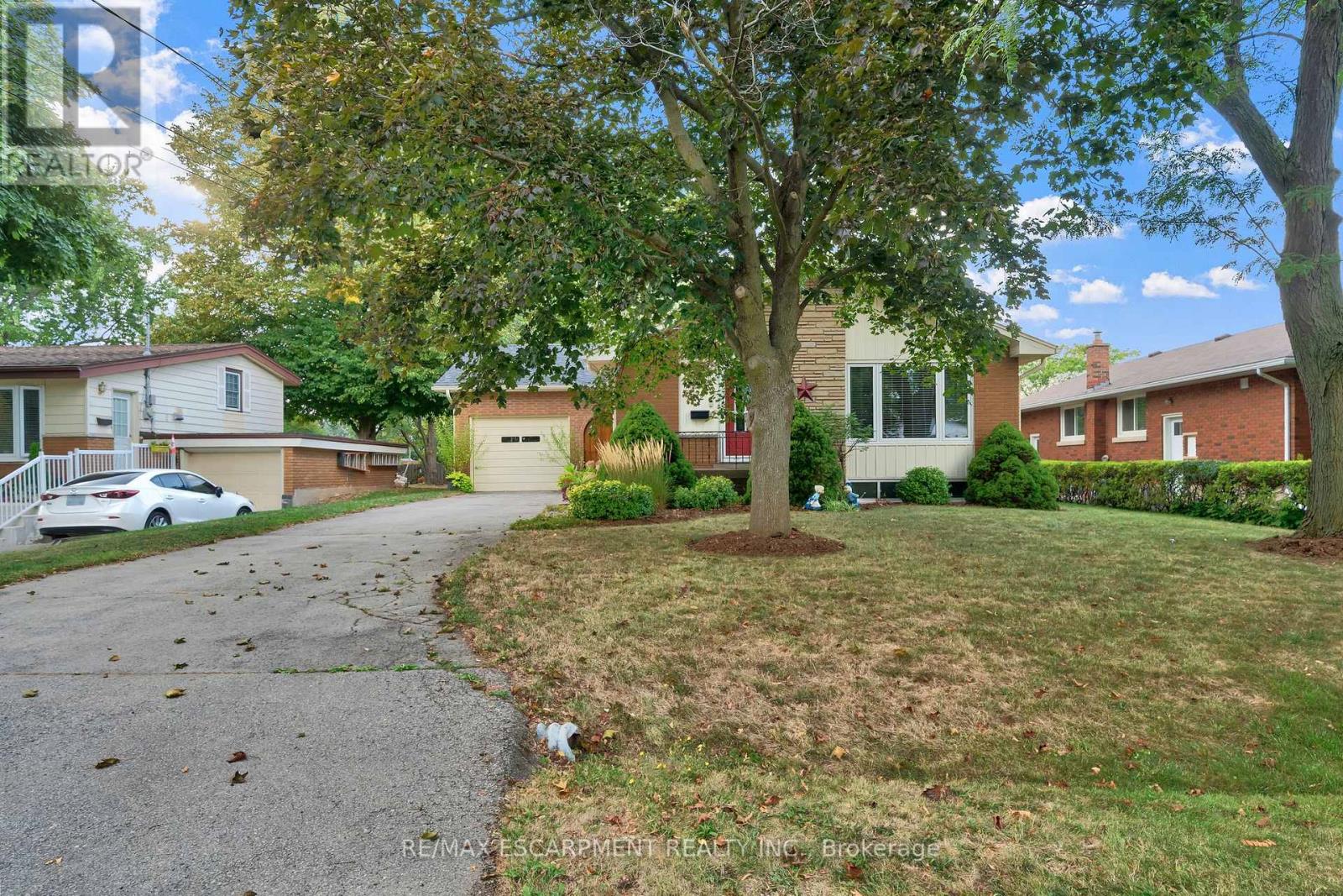 12 Geddes Street, Grimsby, Ontario  L3M 1J4 - Photo 2 - X12455017
