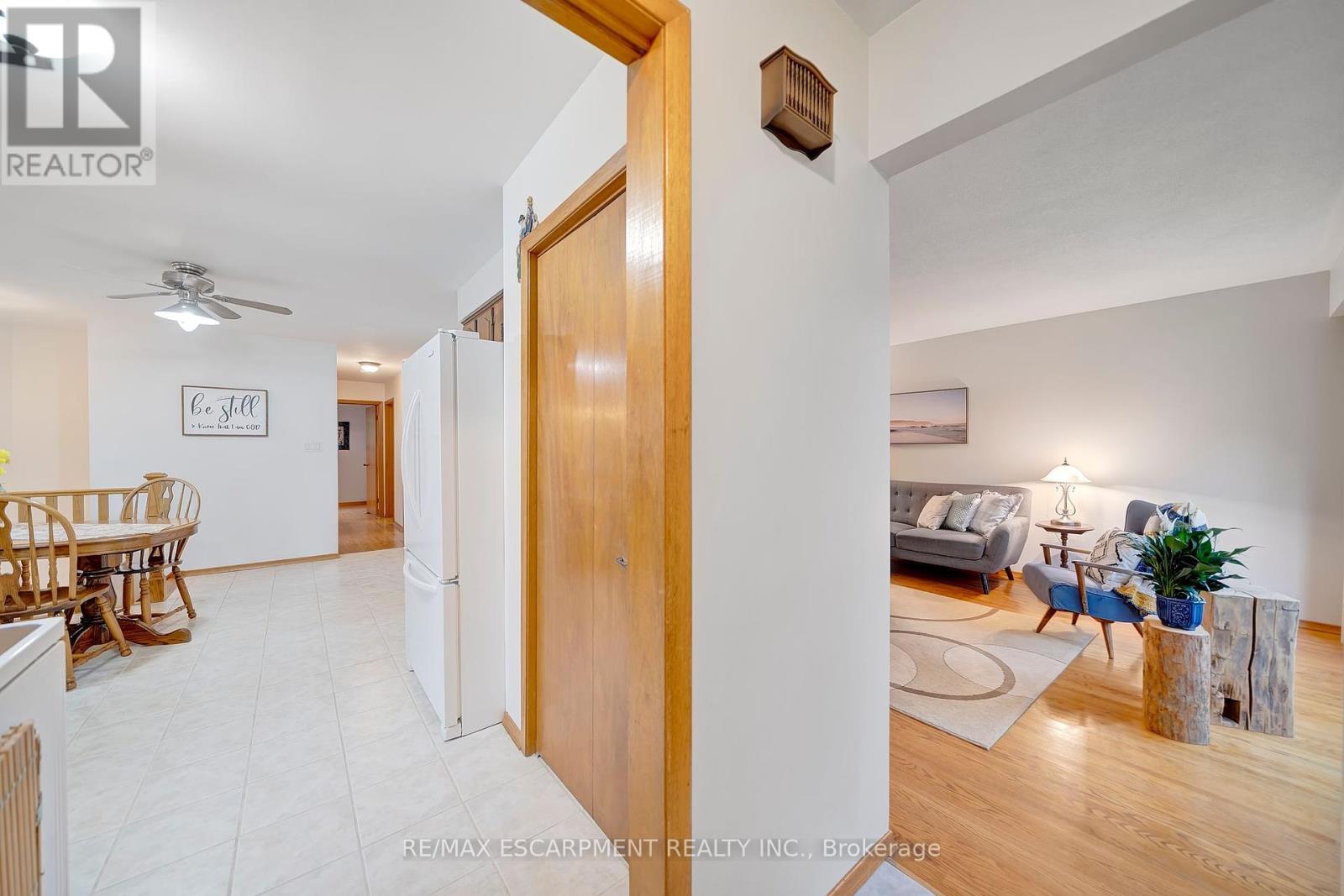 12 Geddes Street, Grimsby, Ontario  L3M 1J4 - Photo 3 - X12455017