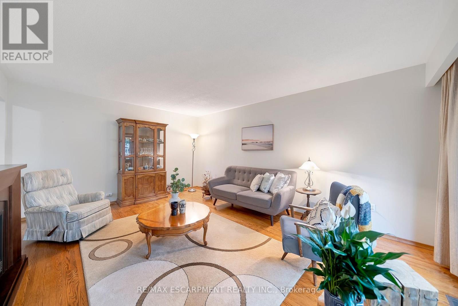 12 Geddes Street, Grimsby, Ontario  L3M 1J4 - Photo 4 - X12455017
