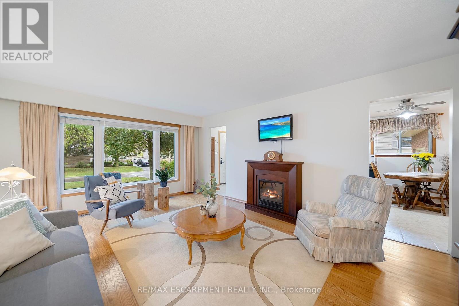12 Geddes Street, Grimsby, Ontario  L3M 1J4 - Photo 6 - X12455017