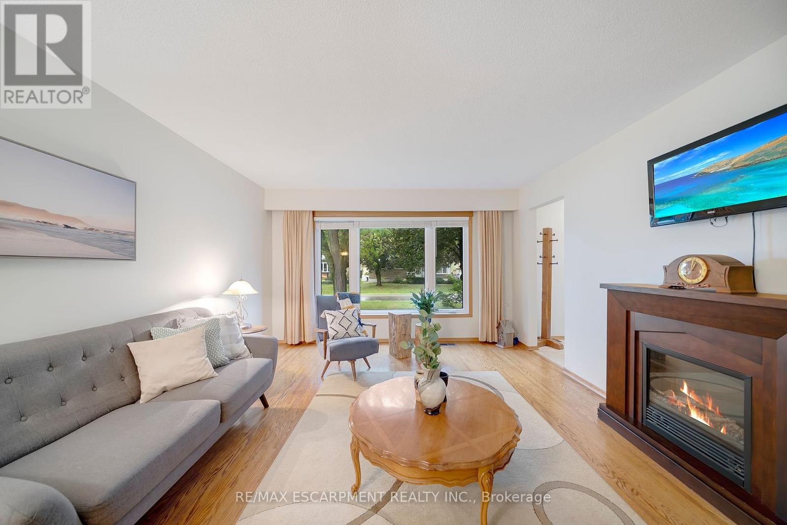 12 Geddes Street, Grimsby, Ontario  L3M 1J4 - Photo 7 - X12455017