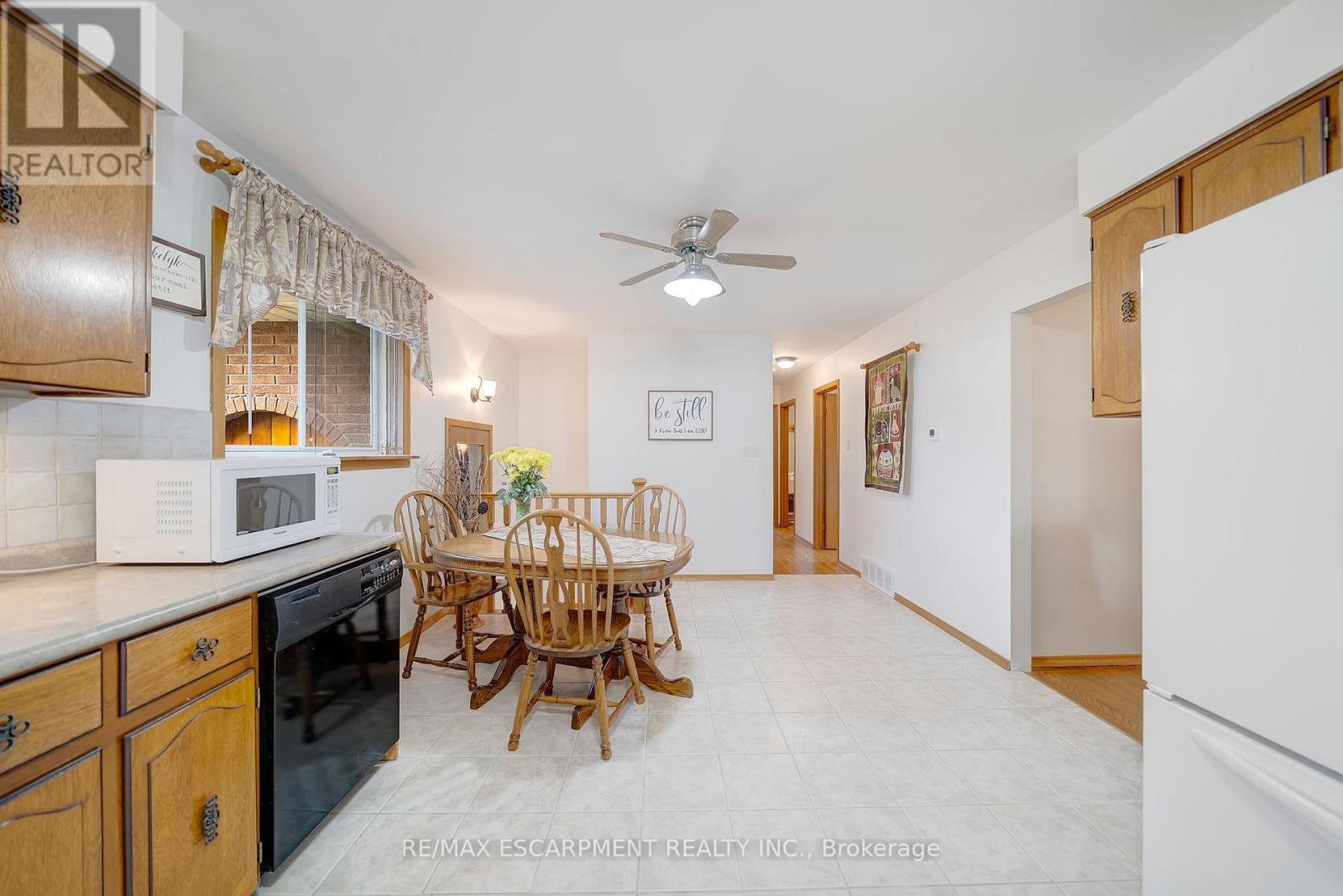12 Geddes Street, Grimsby, Ontario  L3M 1J4 - Photo 9 - X12455017