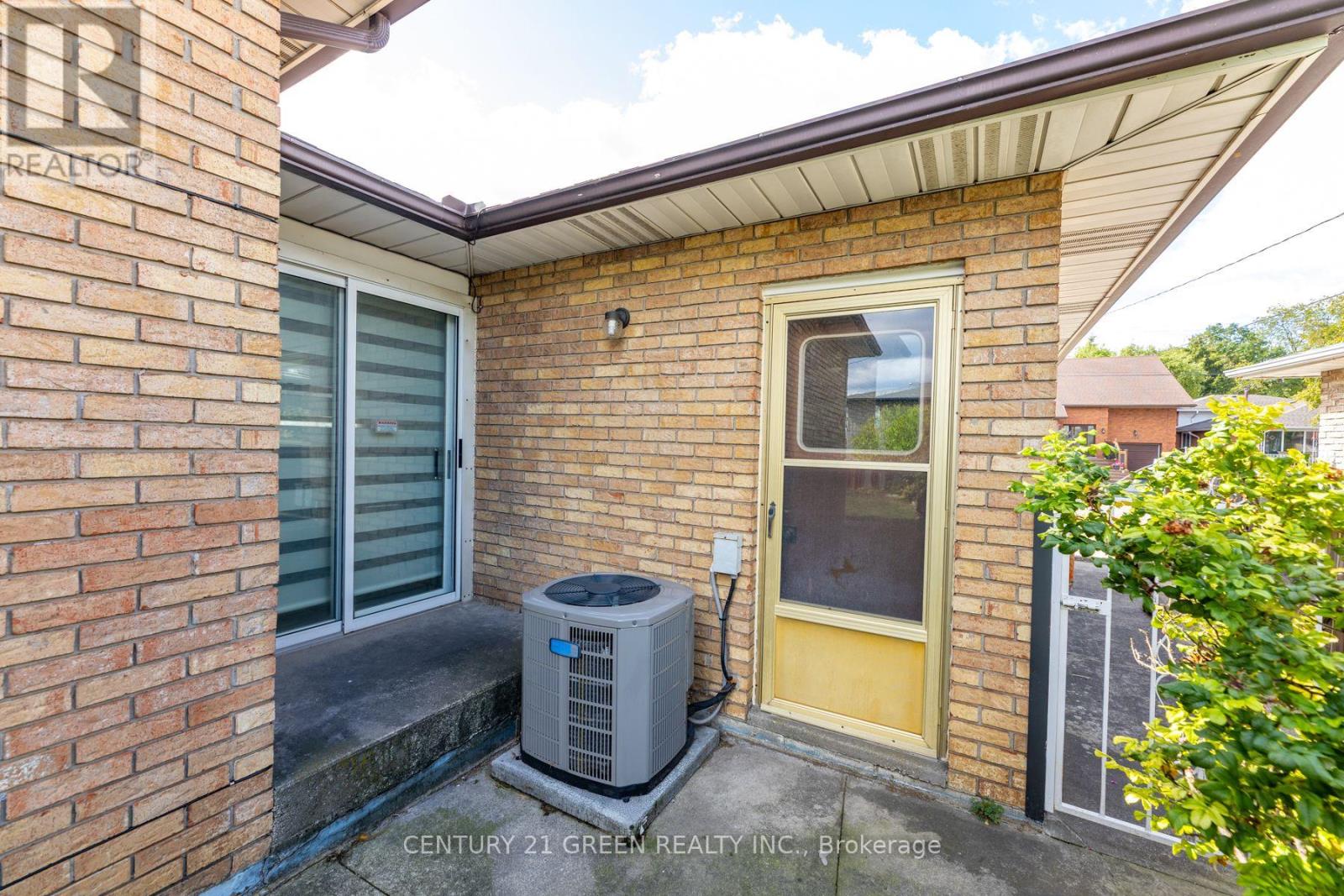 159 Bow Valley Drive, Hamilton, Ontario  L8E 3J9 - Photo 47 - X12455051