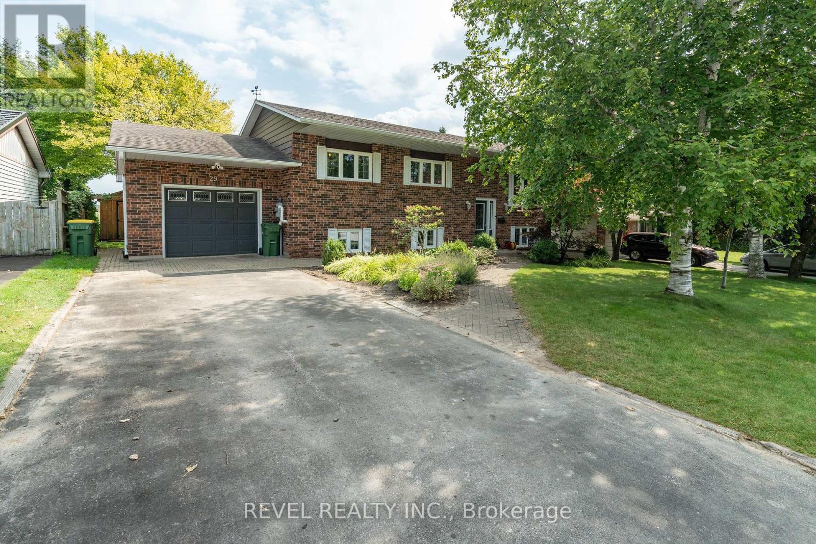 29 Armstrong Crescent, Grey Highlands, Ontario  N0C 1H0 - Photo 2 - X12455059