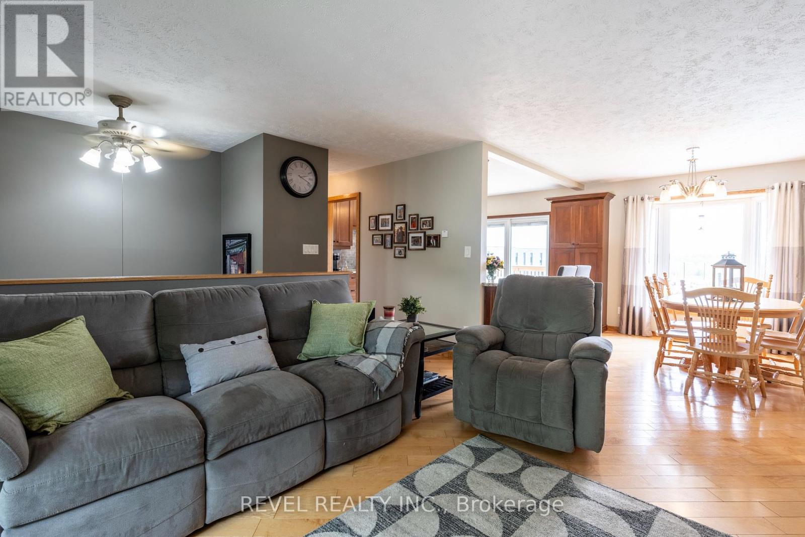 29 Armstrong Crescent, Grey Highlands, Ontario  N0C 1H0 - Photo 5 - X12455059