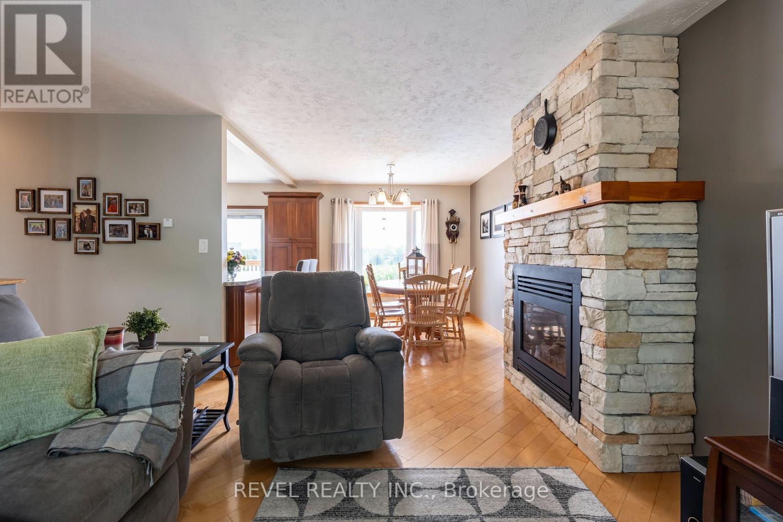 29 Armstrong Crescent, Grey Highlands, Ontario  N0C 1H0 - Photo 6 - X12455059