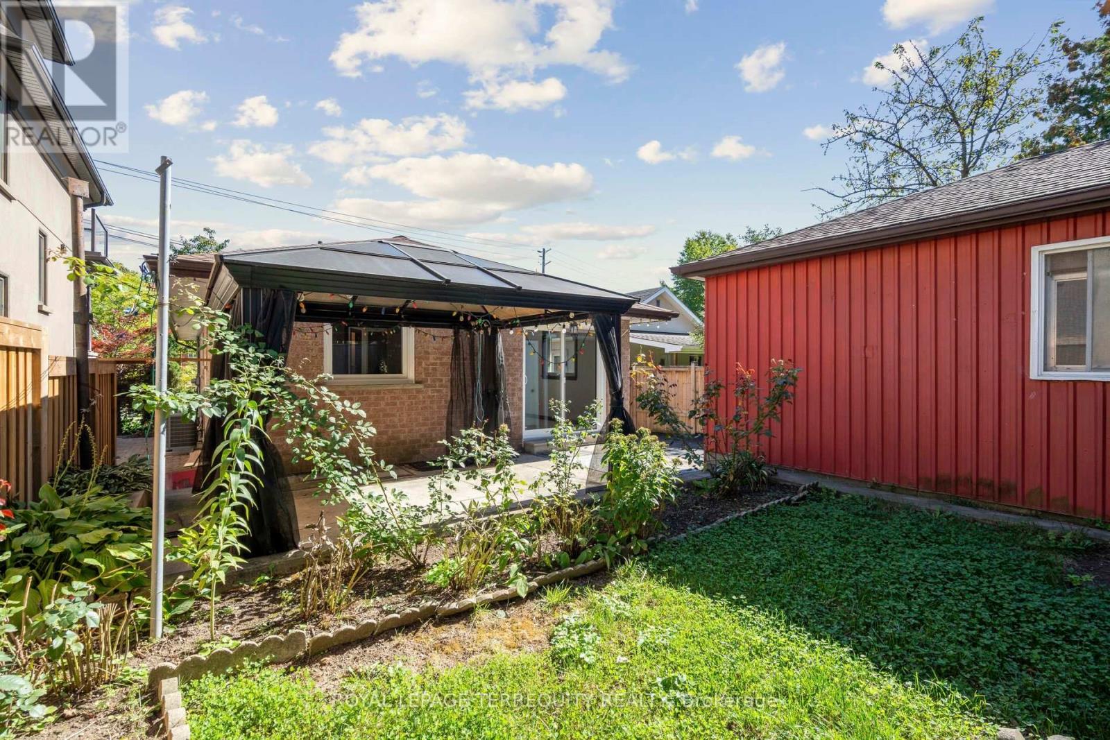 664 Scarlett Avenue, Toronto, Ontario  M9P 2T1 - Photo 38 - W12444587