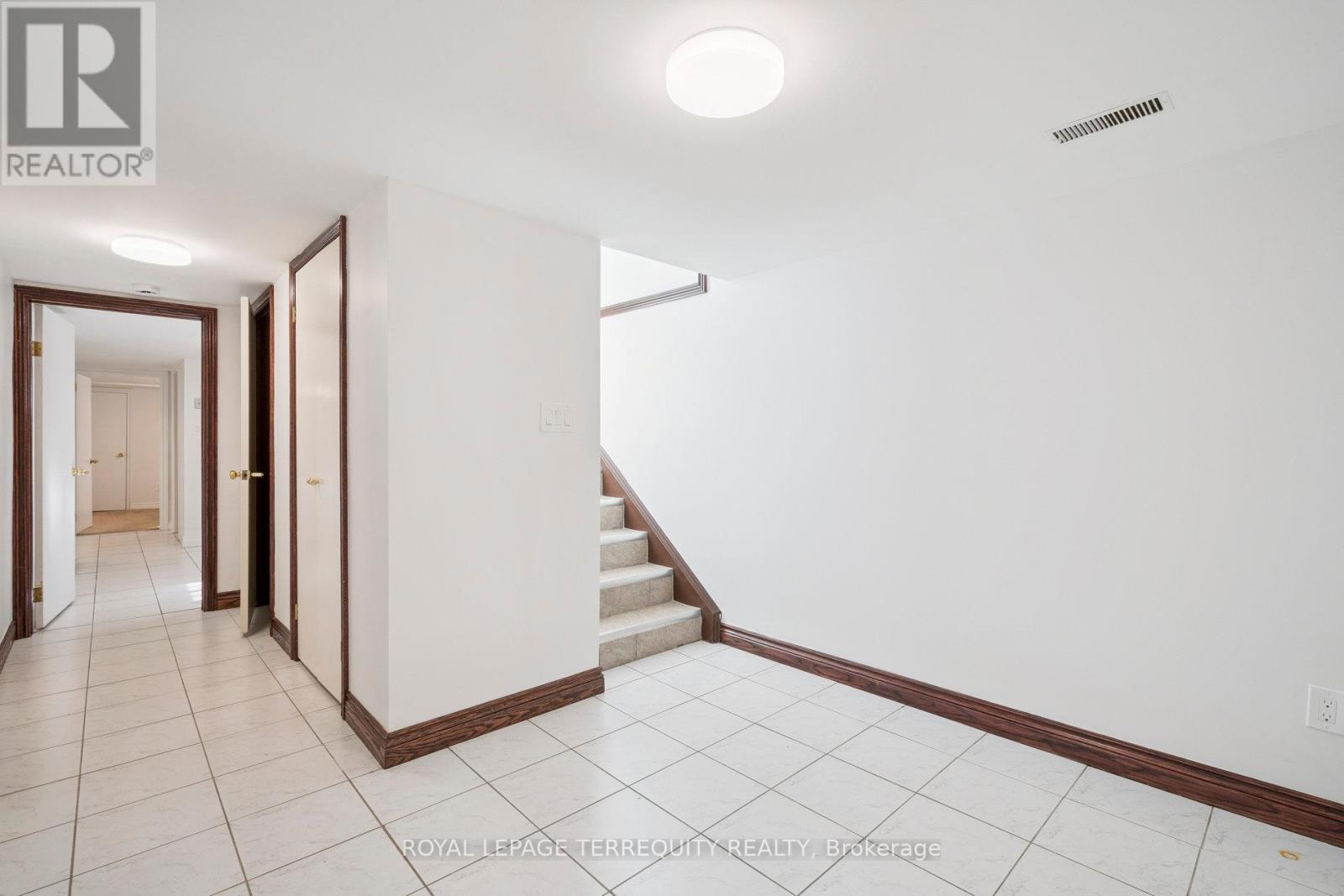 664 Scarlett Avenue, Toronto, Ontario  M9P 2T1 - Photo 22 - W12444587