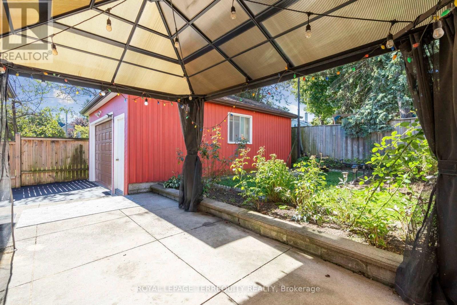 664 Scarlett Avenue, Toronto, Ontario  M9P 2T1 - Photo 35 - W12444587