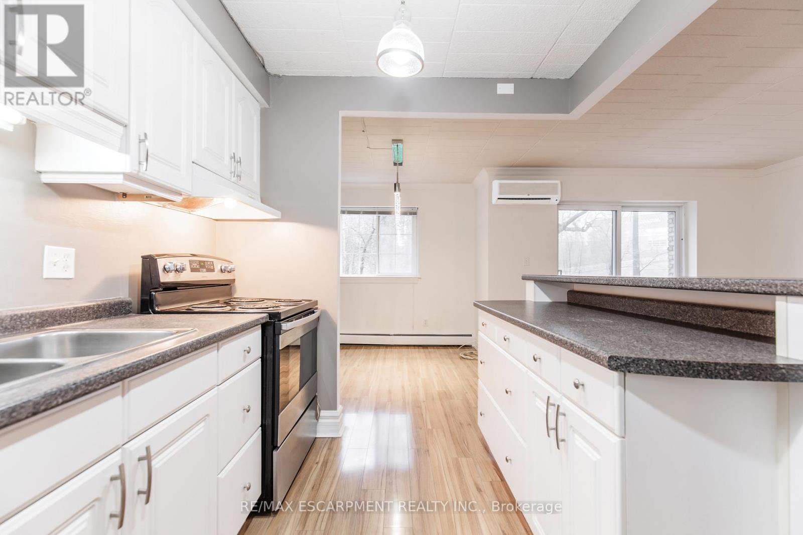 110 - 20 John Street, Grimsby, Ontario  L3M 1X5 - Photo 10 - X12451790