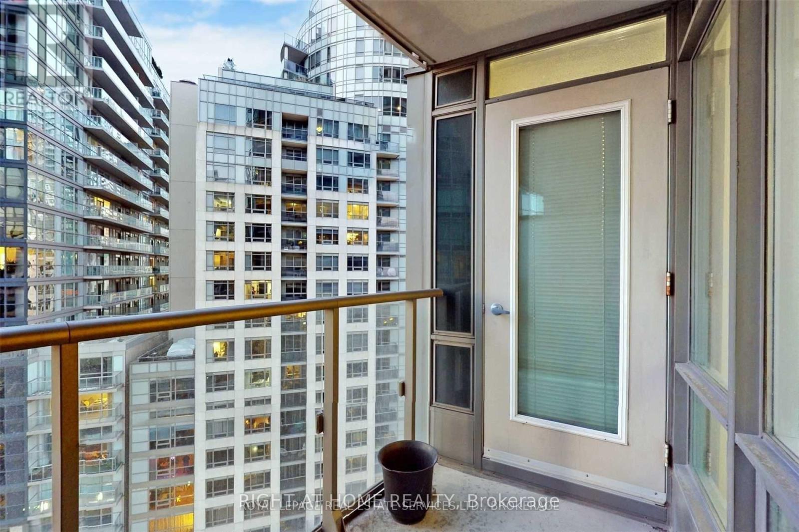 1810 - 361 Front Street W, Toronto (Waterfront Communities), Ontario  M5V 3R5 - Photo 12 - C12455107