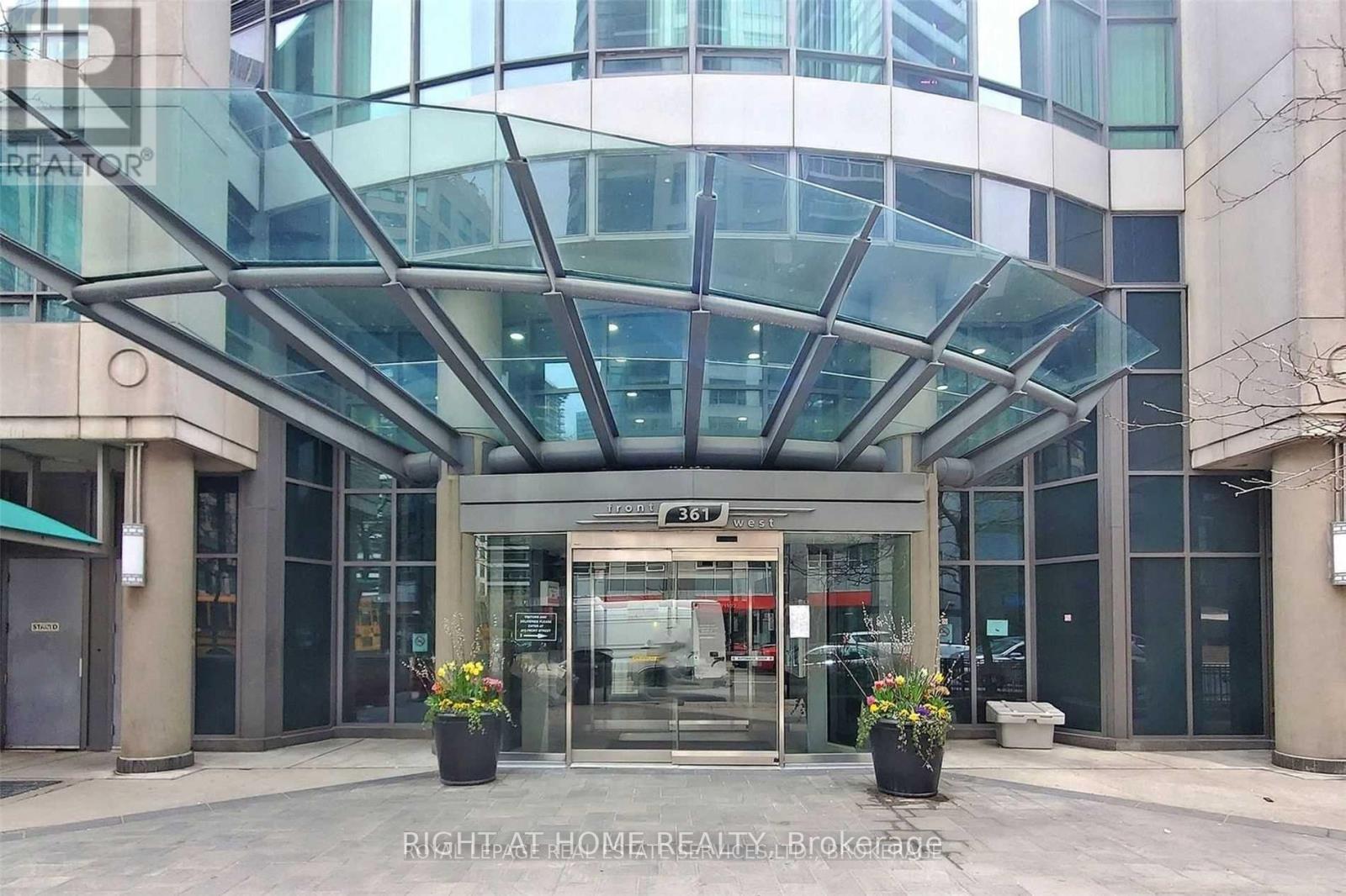 1810 - 361 Front Street W, Toronto (Waterfront Communities), Ontario  M5V 3R5 - Photo 2 - C12455107