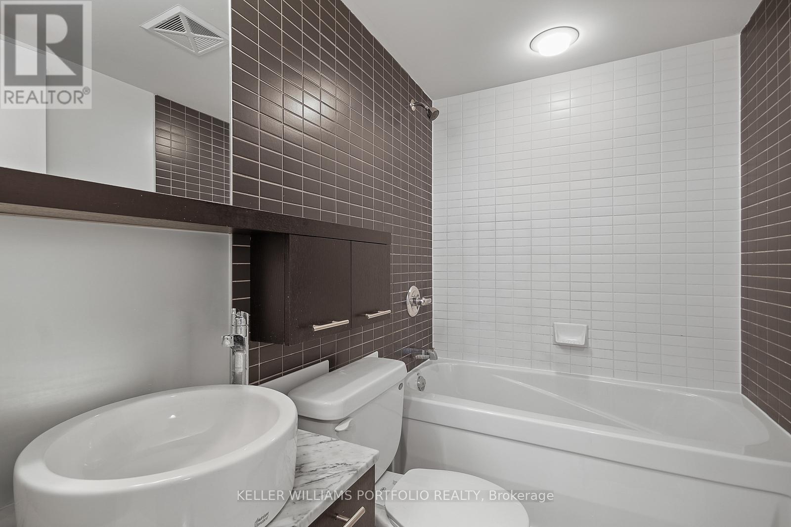 327 - 25 Carlton Street, Toronto, Ontario  M5B 1L4 - Photo 19 - C12455116