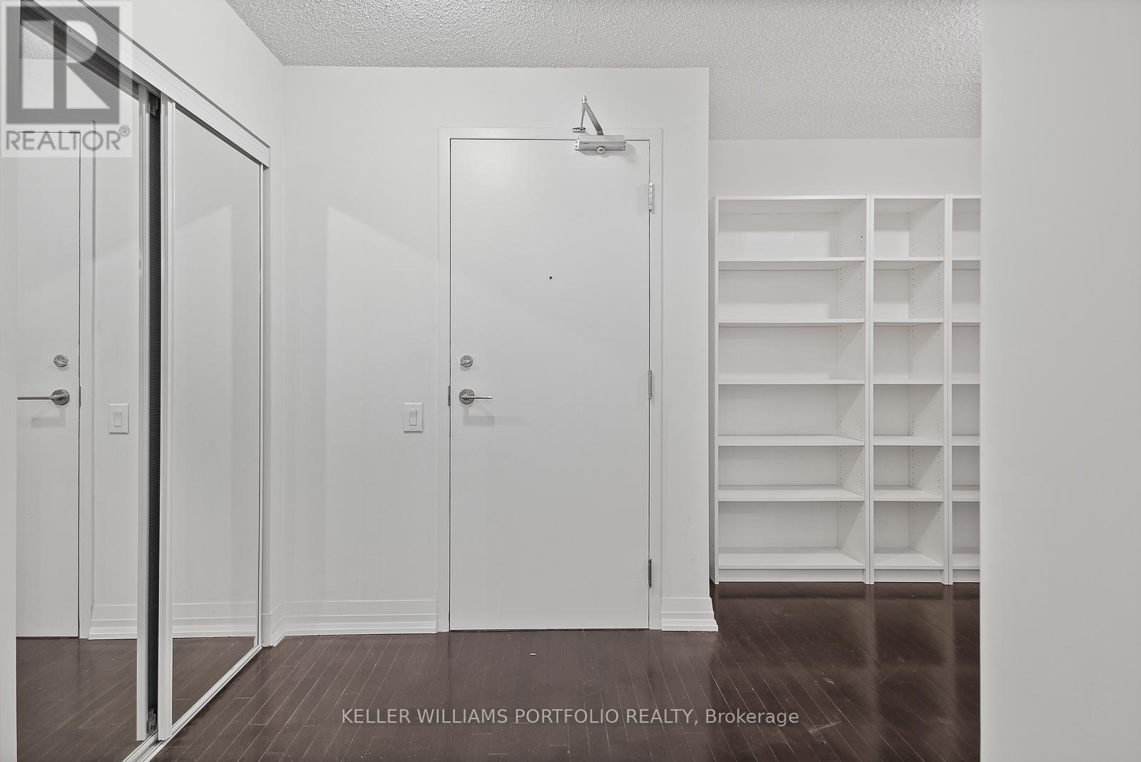 327 - 25 Carlton Street, Toronto, Ontario  M5B 1L4 - Photo 3 - C12455116