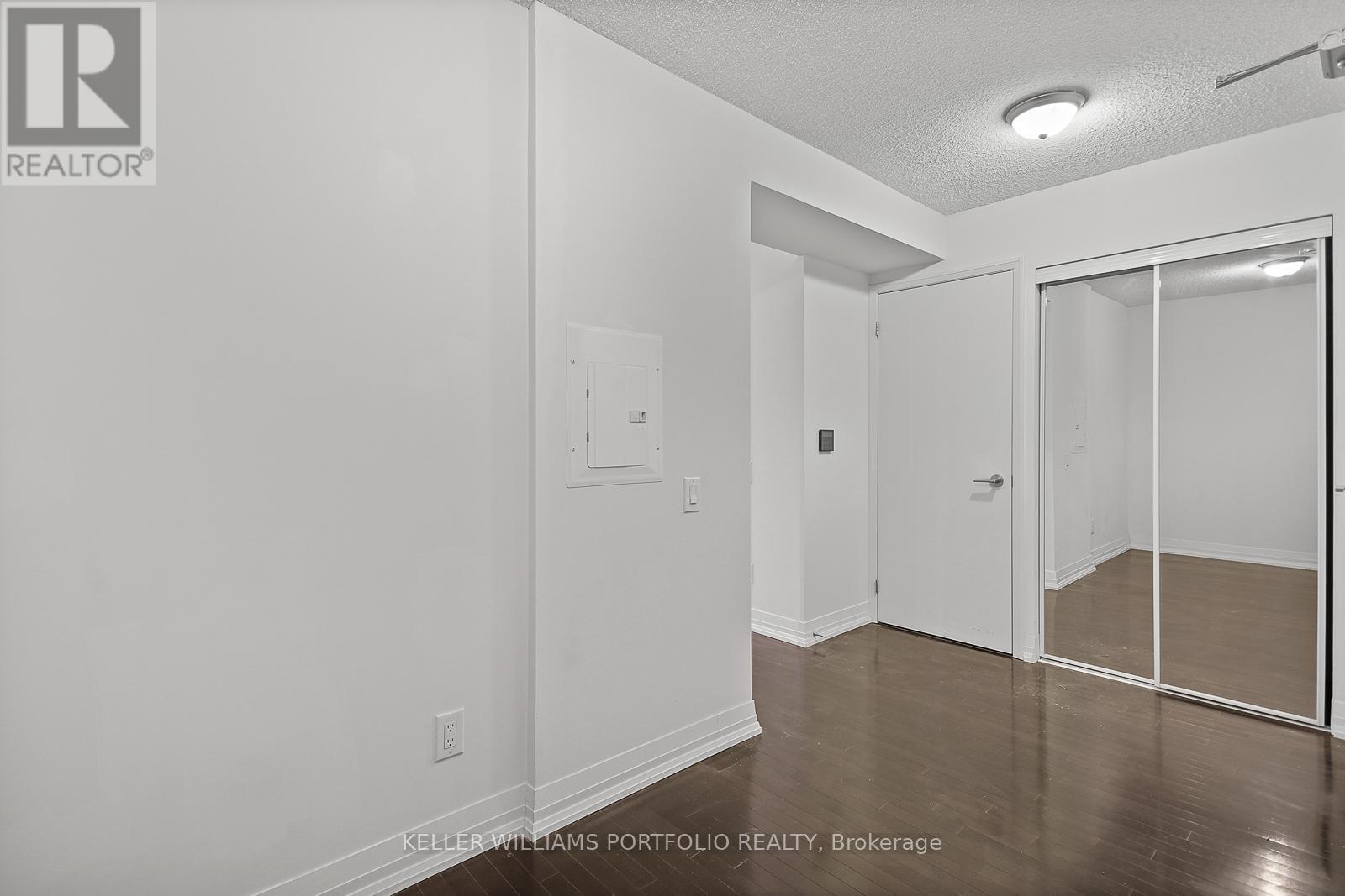 327 - 25 Carlton Street, Toronto, Ontario  M5B 1L4 - Photo 6 - C12455116