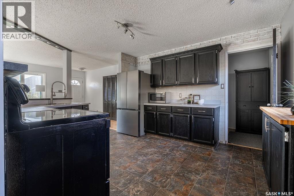 243 Roborecki Crescent, Saskatoon, Saskatchewan  S7K 5L1 - Photo 9 - SK018770