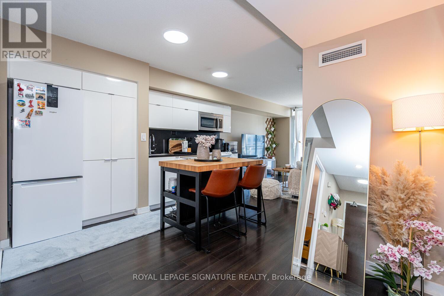 610 - 151 Dan Leckie Way, Toronto (Waterfront Communities), Ontario  M5V 4B2 - Photo 11 - C12455136