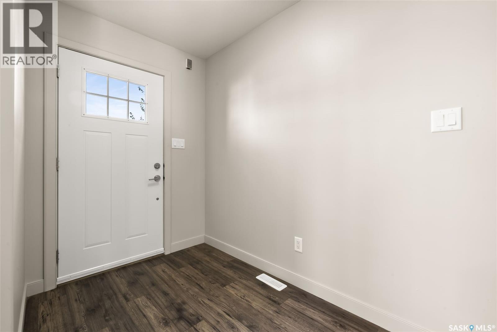 5071 Crane Crescent, Regina, Saskatchewan  S4W 0H9 - Photo 3 - SK020429