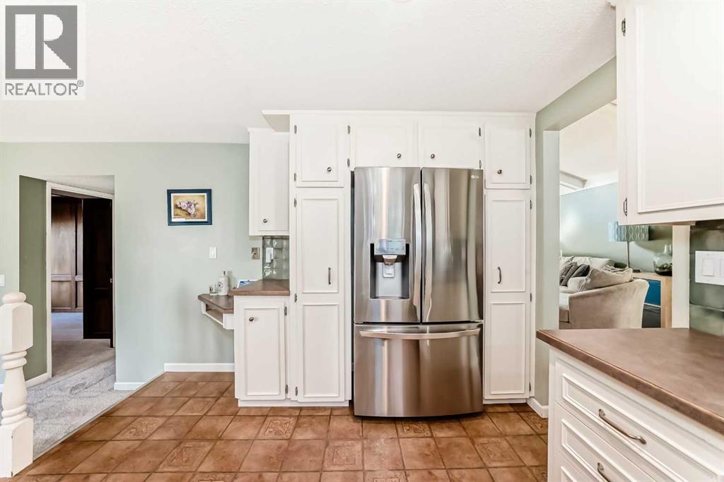 28 Woodfield Court Sw, Calgary, Alberta  T2W 3W5 - Photo 5 - A2260211