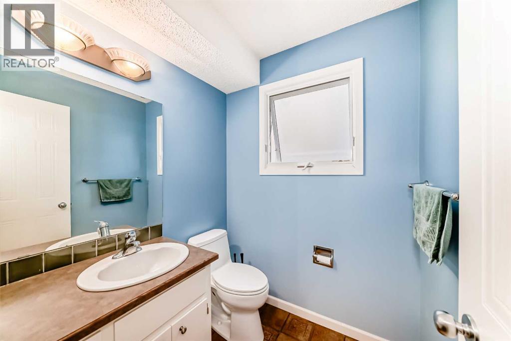 28 Woodfield Court Sw, Calgary, Alberta  T2W 3W5 - Photo 19 - A2260211