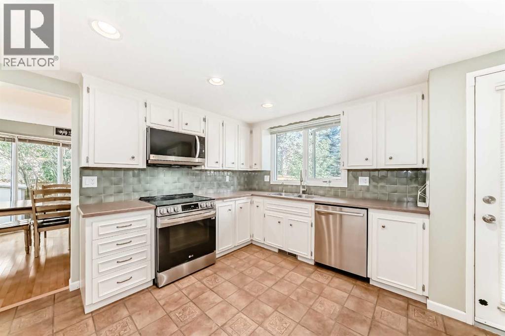 28 Woodfield Court Sw, Calgary, Alberta  T2W 3W5 - Photo 4 - A2260211