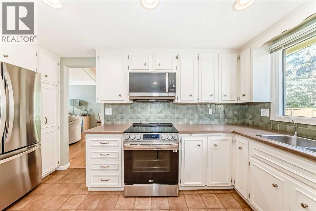 28 Woodfield Court Sw, Calgary, Alberta  T2W 3W5 - Photo 6 - A2260211