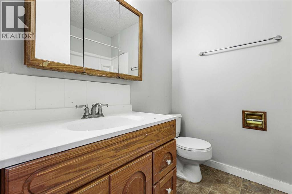 256 Cedarpark Drive Sw, Calgary, Alberta  T2W 2J4 - Photo 9 - A2262983