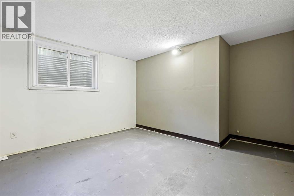 256 Cedarpark Drive Sw, Calgary, Alberta  T2W 2J4 - Photo 12 - A2262983