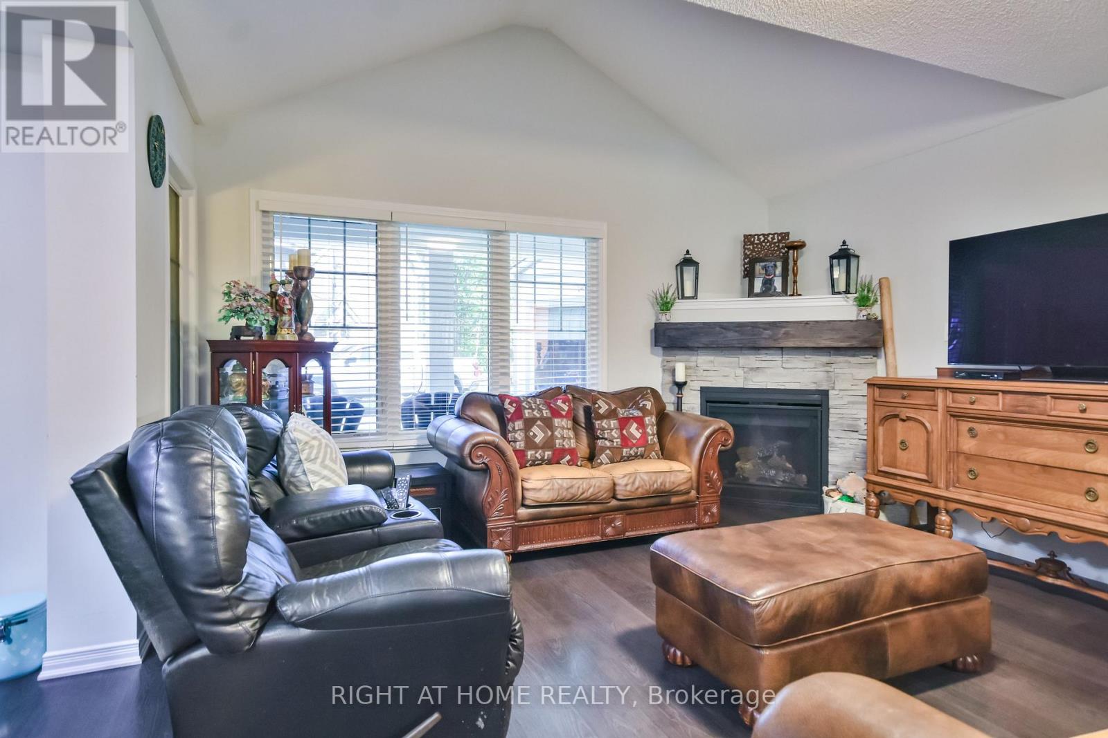 45 Marina Village Drive, Georgian Bay, Ontario  L0K 1S0 - Photo 4 - X12417070