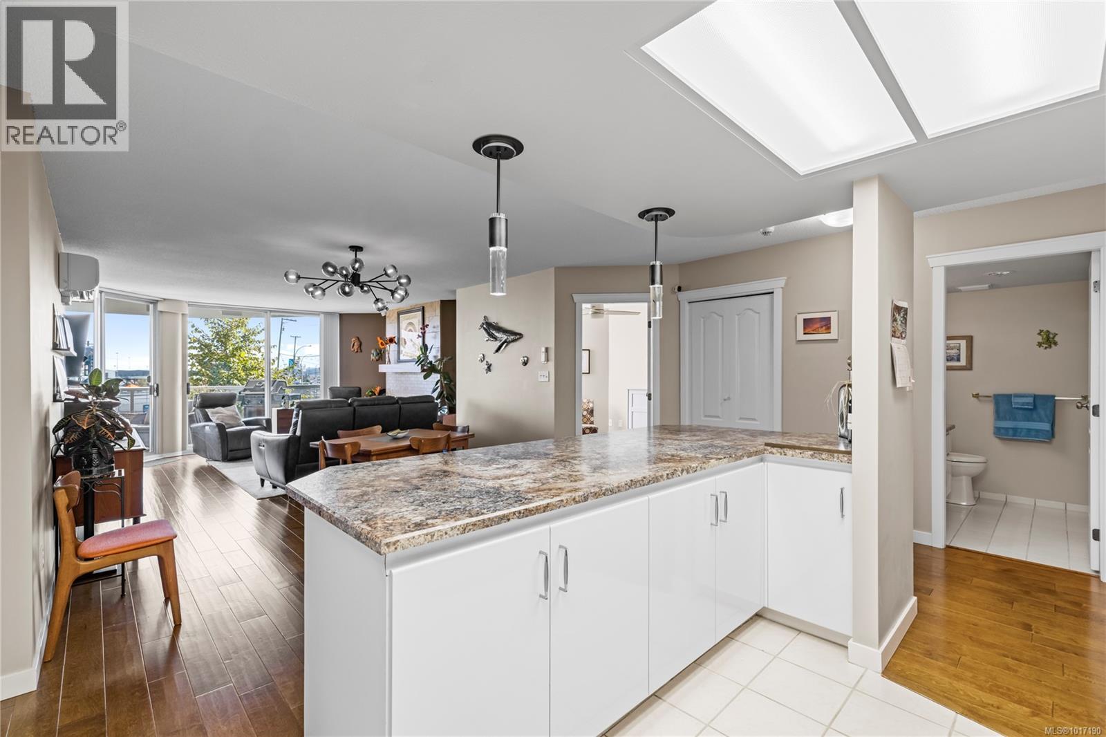 206 158 Promenade Dr, Nanaimo, British Columbia  V9R 6M7 - Photo 5 - 1017190