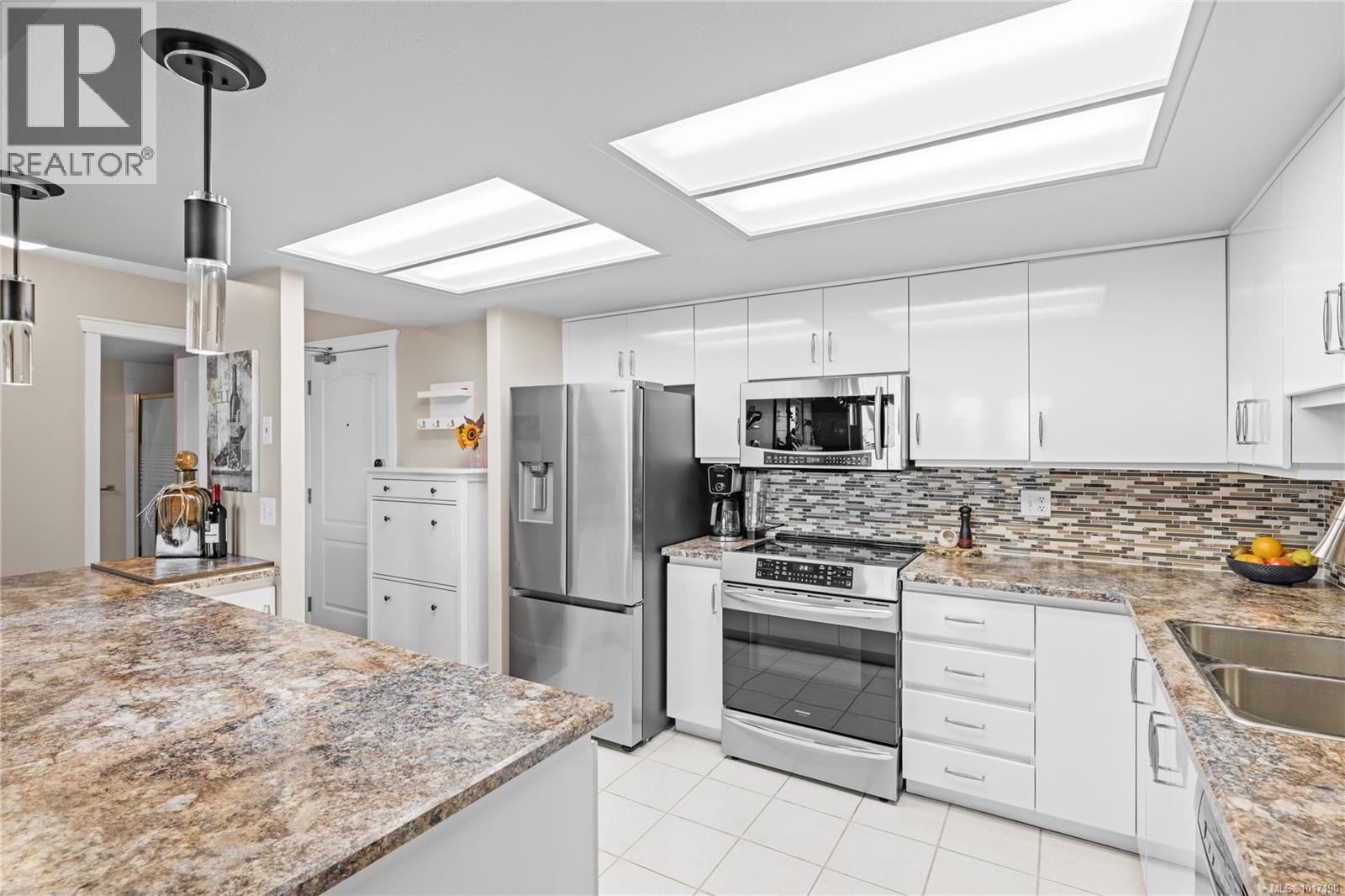 206 158 Promenade Dr, Nanaimo, British Columbia  V9R 6M7 - Photo 8 - 1017190