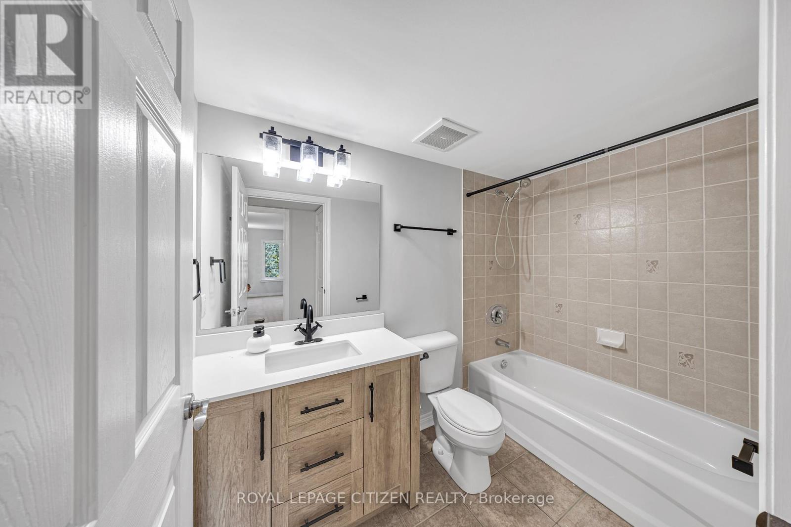 307 - 32 Church Street, King (Schomberg), Ontario  L0G 1T0 - Photo 14 - N12455158