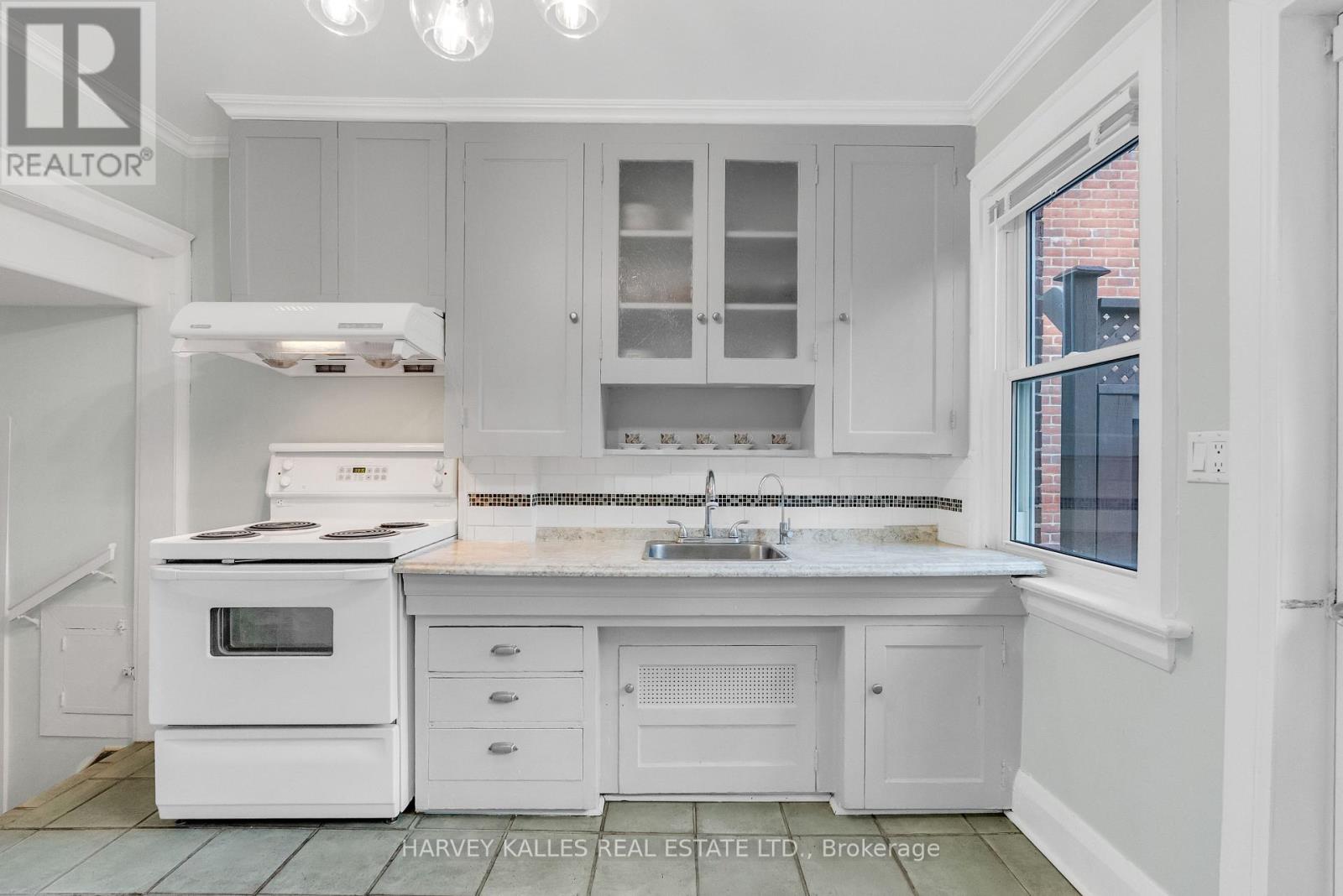 89 Lawrence Avenue W, Toronto, Ontario  M5M 1A7 - Photo 9 - C12452465