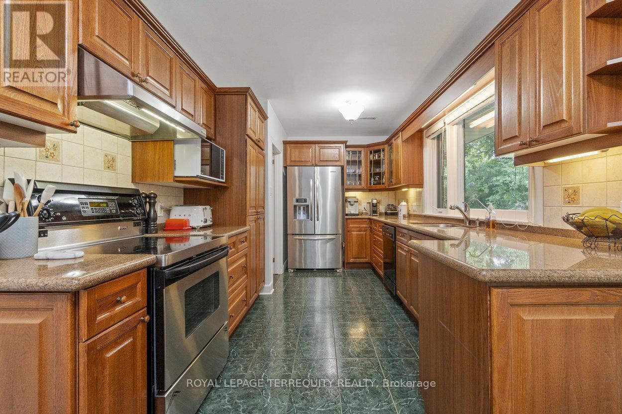 416 The Kingsway, Toronto, Ontario  M9A 3V9 - Photo 16 - W12358663