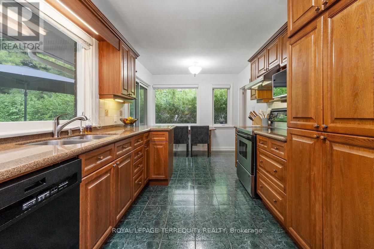 416 The Kingsway, Toronto, Ontario  M9A 3V9 - Photo 18 - W12358663