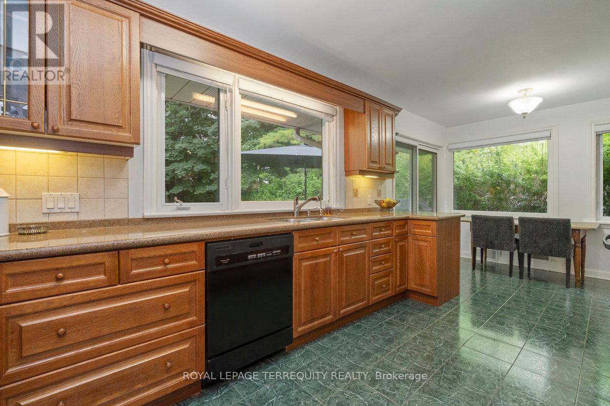 416 The Kingsway, Toronto, Ontario  M9A 3V9 - Photo 19 - W12358663