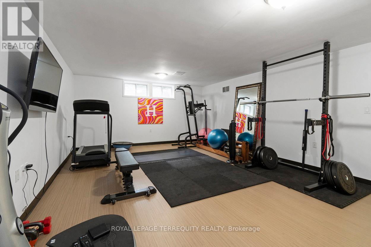 416 The Kingsway, Toronto, Ontario  M9A 3V9 - Photo 33 - W12358663