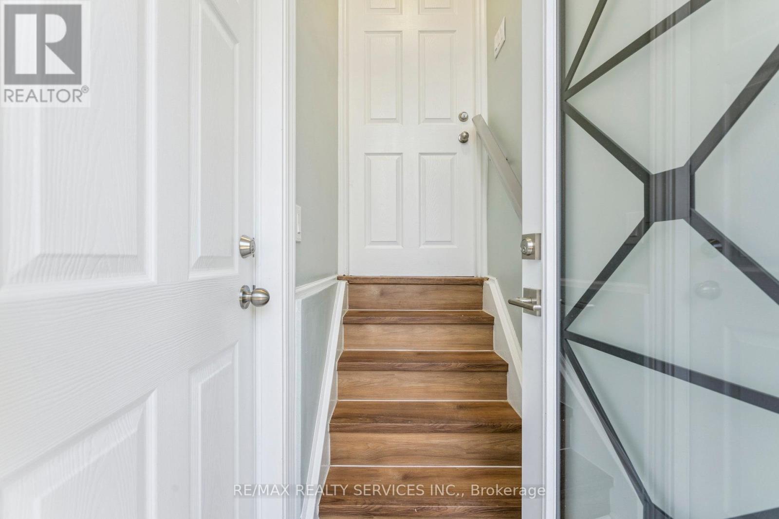 Main Floor - 15 Mcclure Avenue, Brampton, Ontario  L6X 2E2 - Photo 6 - W12446834