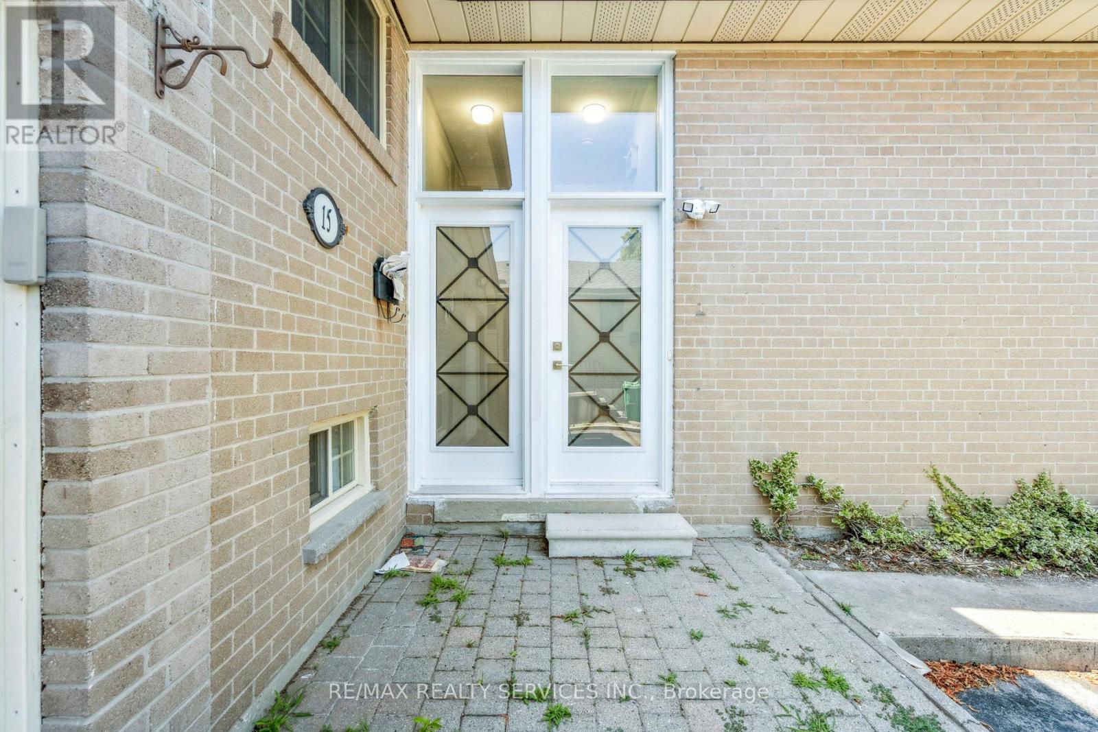 Main Floor - 15 Mcclure Avenue, Brampton, Ontario  L6X 2E2 - Photo 5 - W12446834