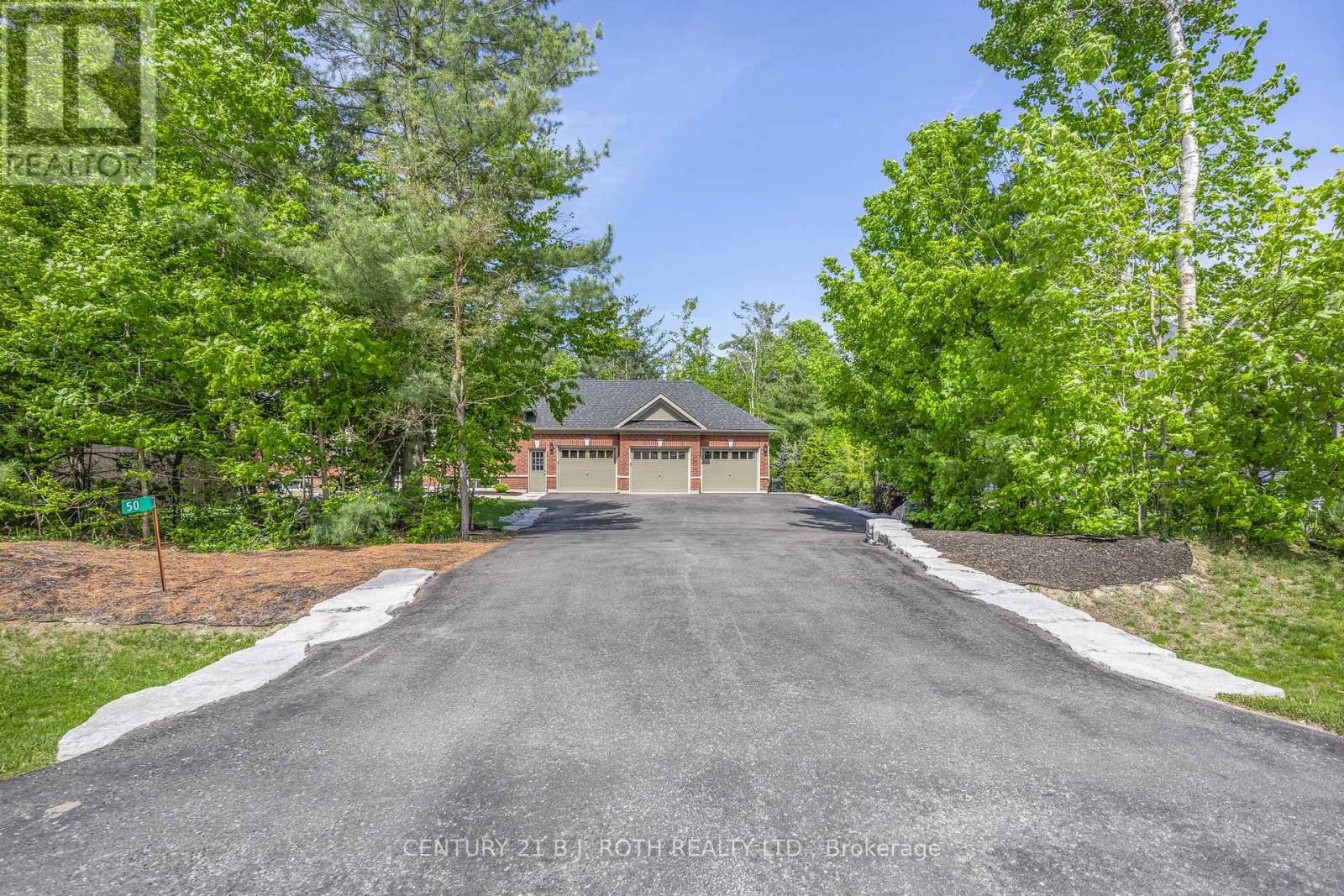50 Diamond Valley Drive, Oro-Medonte (Sugarbush), Ontario  L0L 2E0 - Photo 2 - S12455204