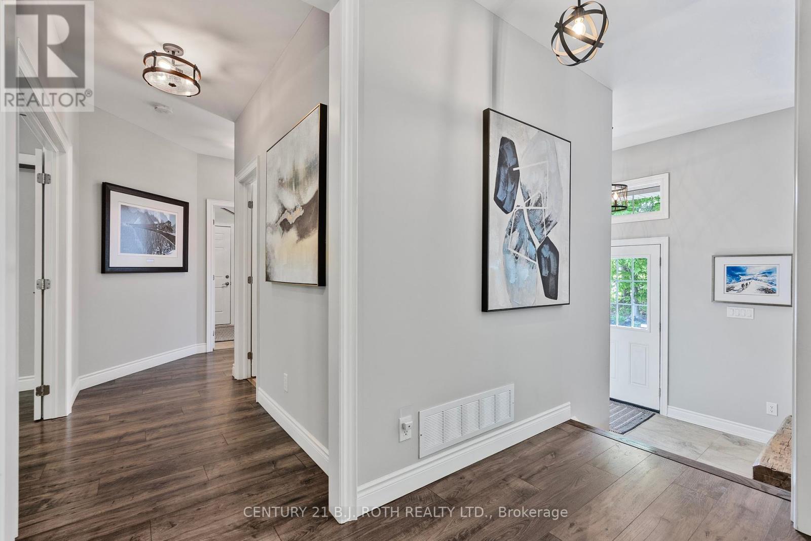 50 Diamond Valley Drive, Oro-Medonte (Sugarbush), Ontario  L0L 2E0 - Photo 5 - S12455204