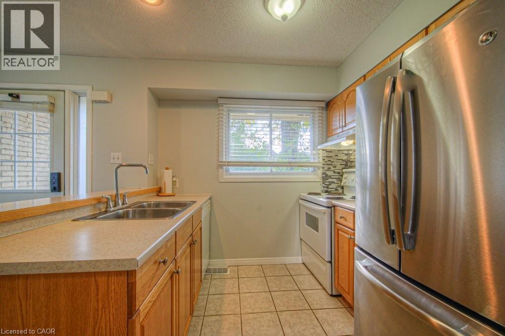 211 Veronica Drive Unit# 10, Kitchener, Ontario  N2A 2R8 - Photo 4 - 40777091