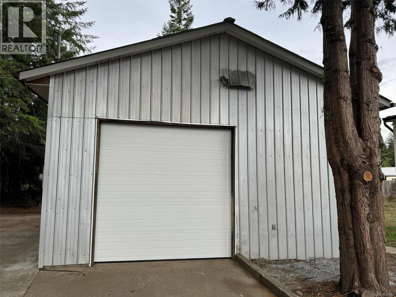 5303 Island Hwy S, Union Bay, British Columbia  V0R 3B0 - Photo 2 - 1014092