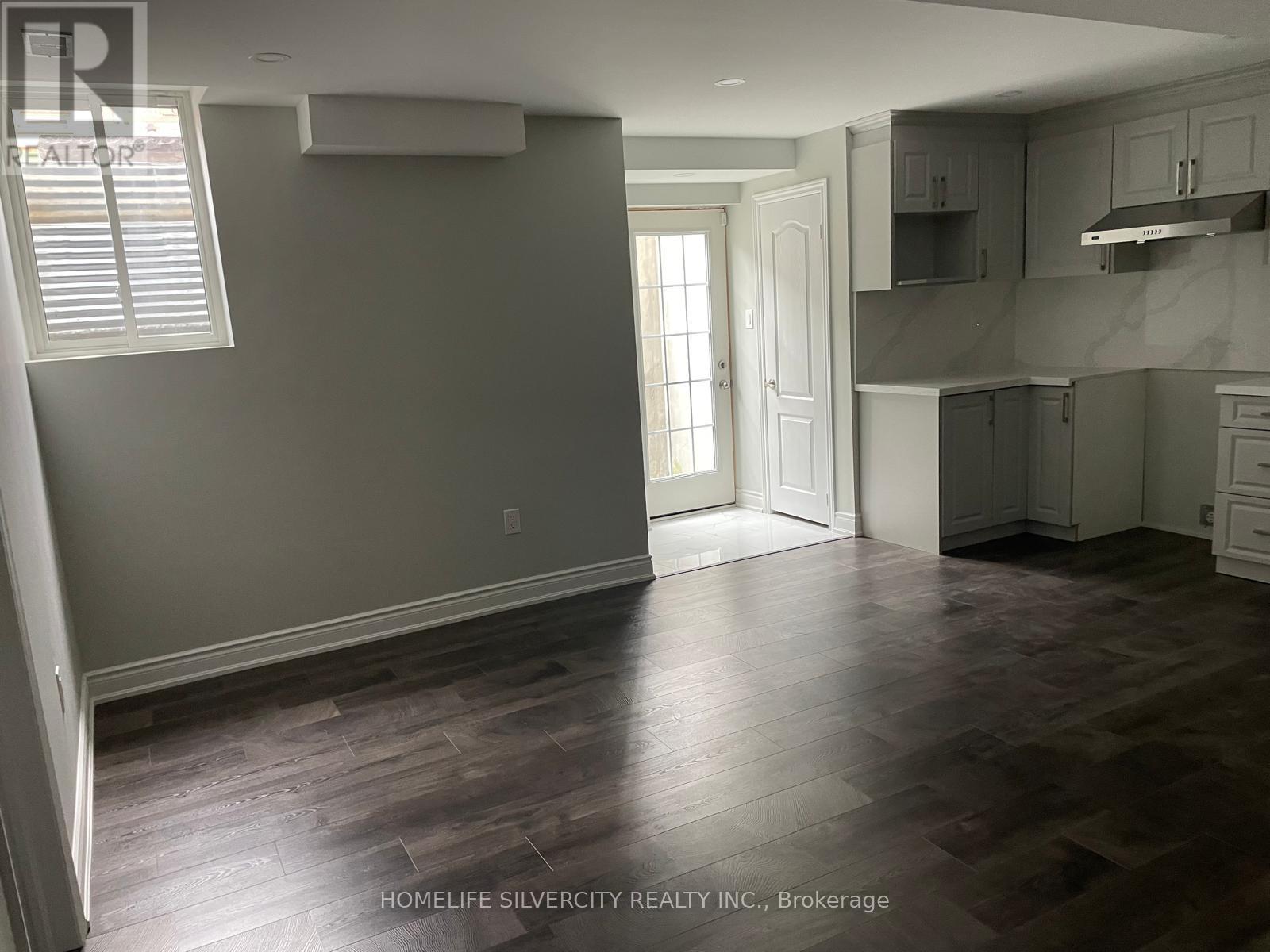 25 Seymour Road, Brampton, Ontario  L6R 0B3 - Photo 2 - W12455094
